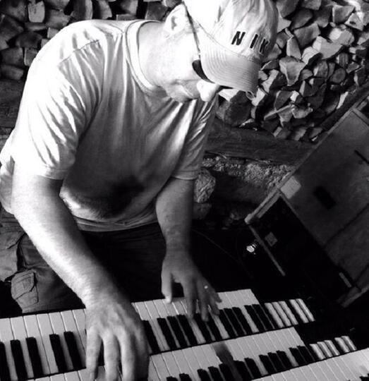 Markus Ruffing.....Hammond B3, keyboards, Sound Engineer (Germany)