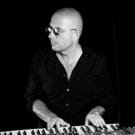 A & R, Creative Director, keyboards, piano, songwriting, arranger, sound designer (FRENCH, Mexico)